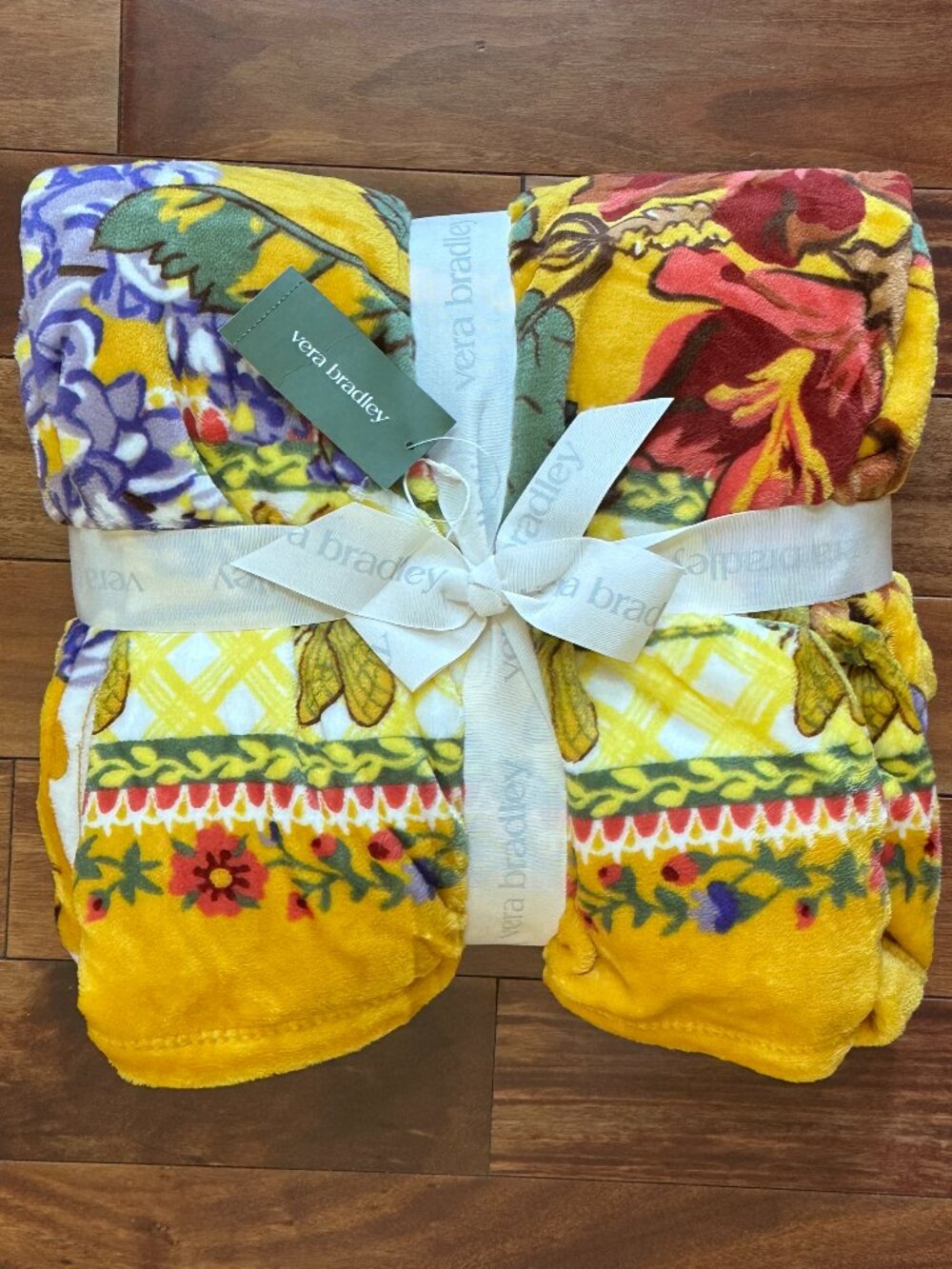 VERA BRADLEY X GILMORE GIRLS PLUSH THROW BLANKET:NWT GILMORE GIRLS AUTUMN - Picture 8 of 10